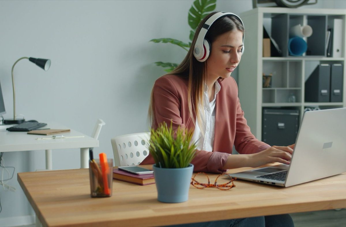 Online English Teaching Tools and Platforms Guide