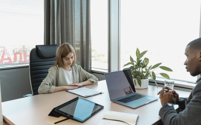 Comment l’IA redéfinit le recrutement pour attirer les meilleurs talents ?