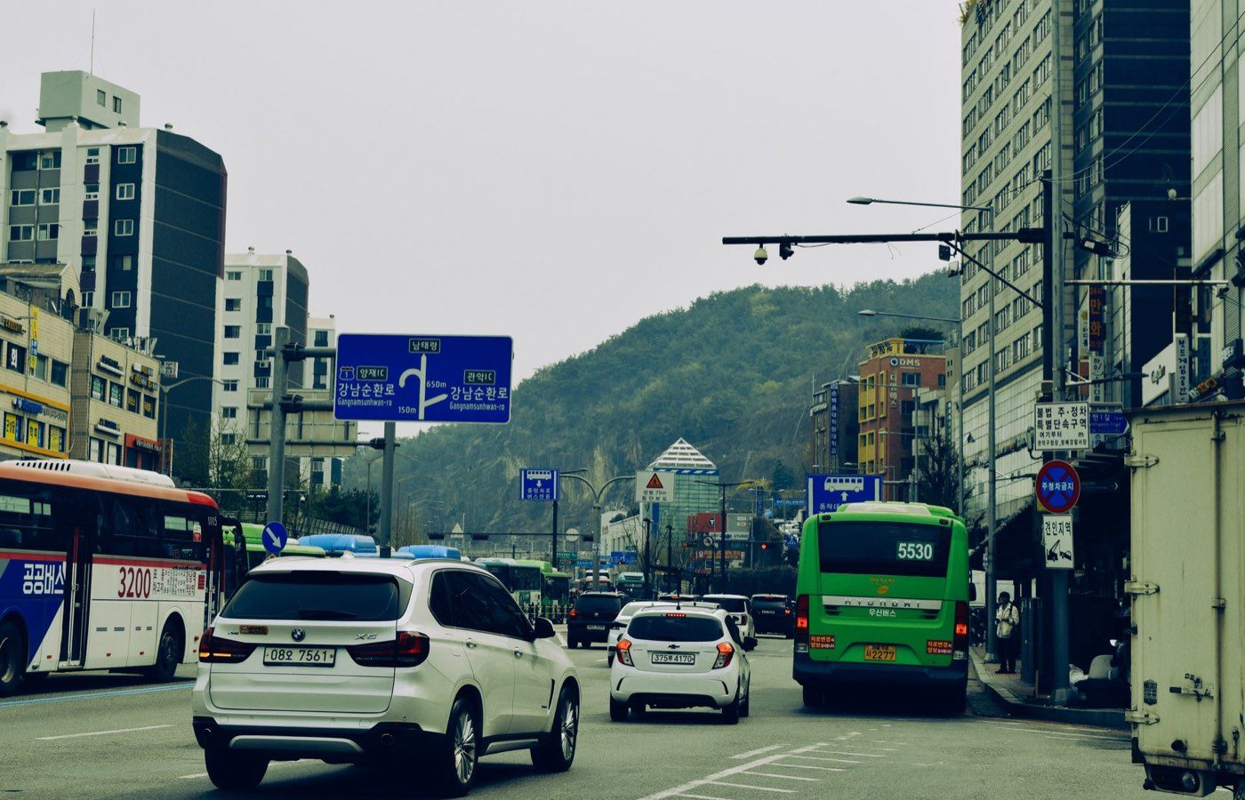Seoul street with Korean road signs and city buses
