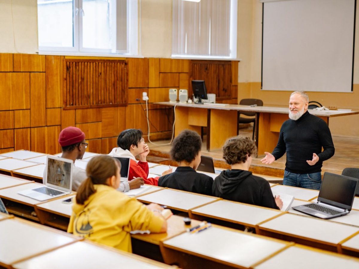 Teach English in Vietnam — Legal guide (2026)