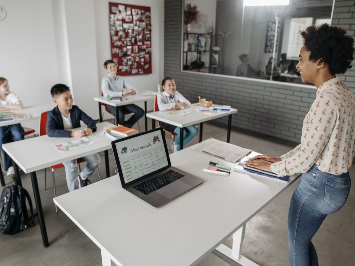 Online TEFL vs In-class TEFL: key differences