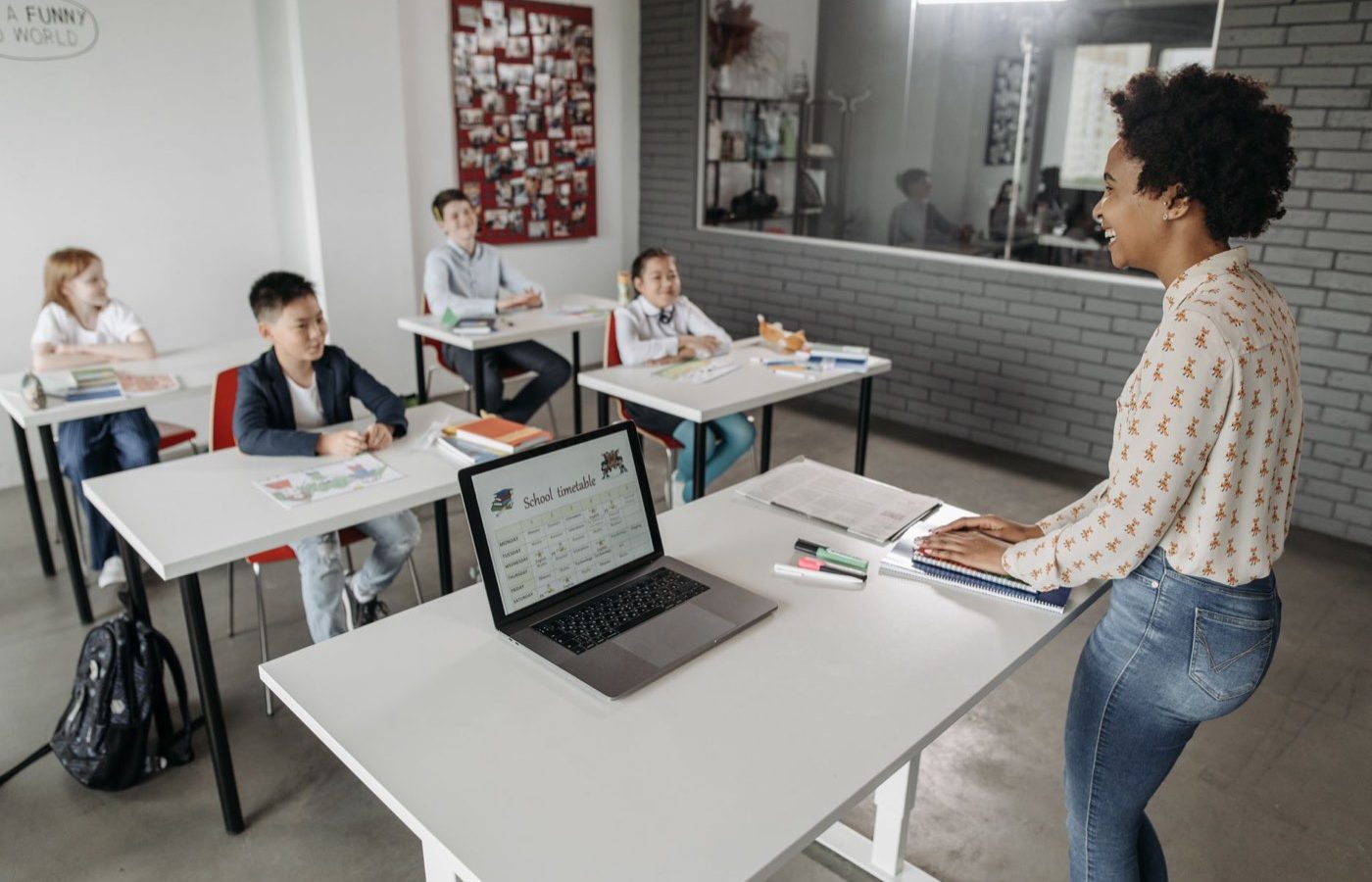 Online TEFL vs In-class TEFL: key differences